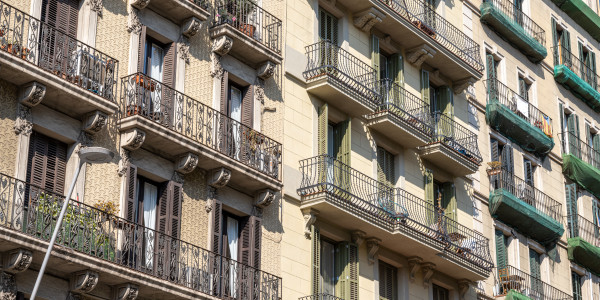 Trabajos Verticales en Fachadas de Edificios / Viviendas Getafe · Pintado de Fachadas con Difícil Acceso